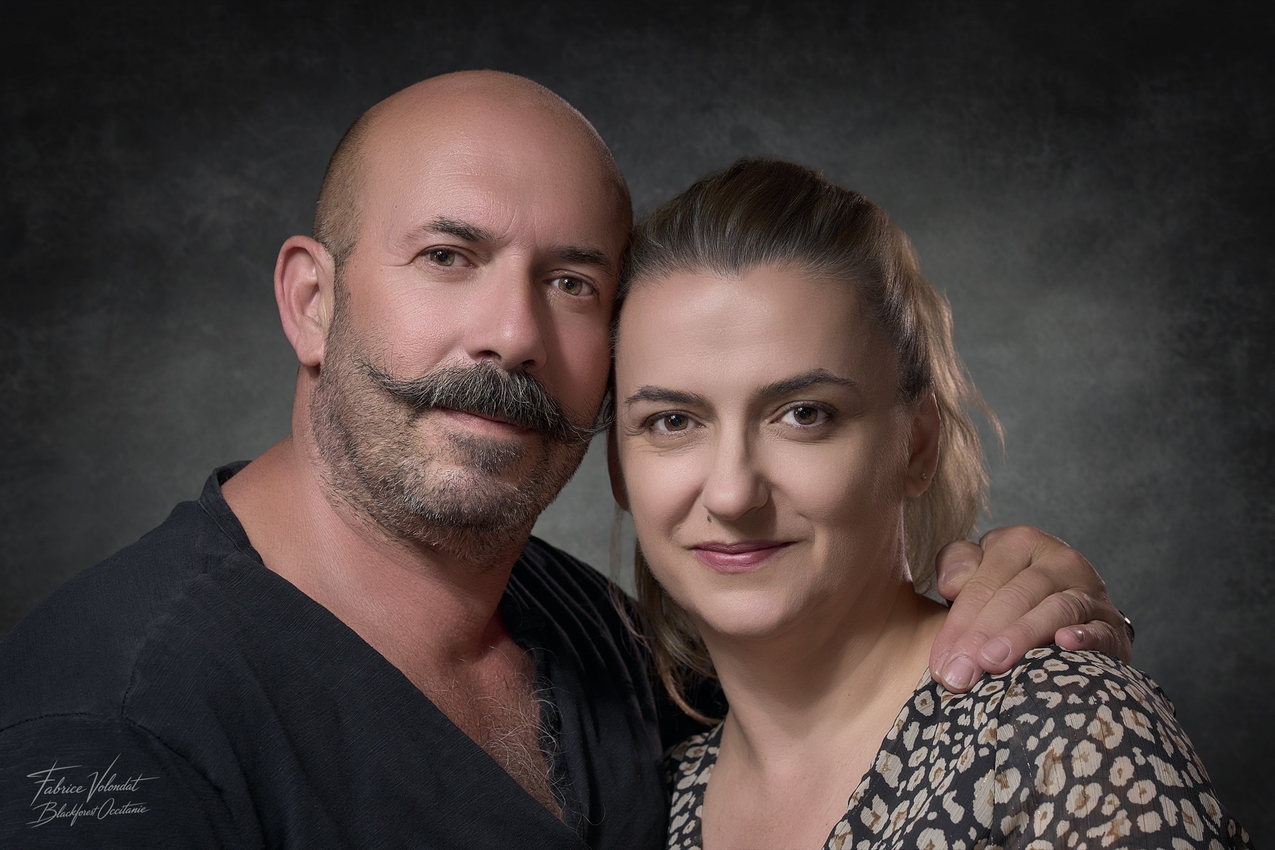 Portrait de couple en studio — Black Forest Occitanie Palavas-les-Flots